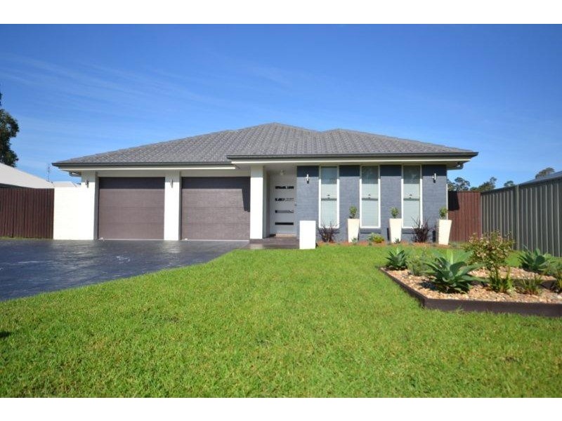 8 Cornwall Close, Nowra NSW 2541