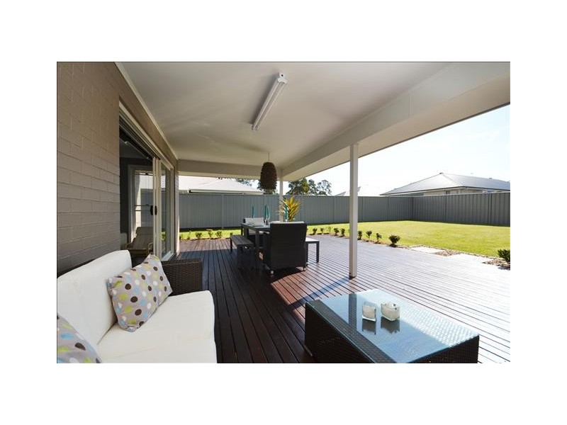 8 Cornwall Close, Nowra NSW 2541