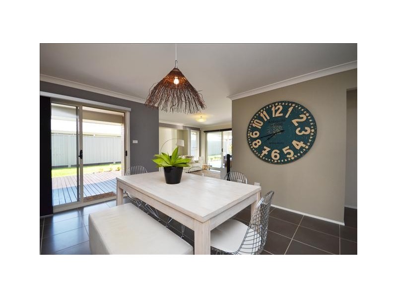 8 Cornwall Close, Nowra NSW 2541