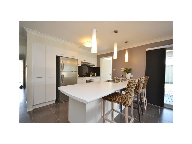 8 Cornwall Close, Nowra NSW 2541