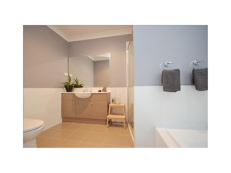8 Cornwall Close, Nowra NSW 2541
