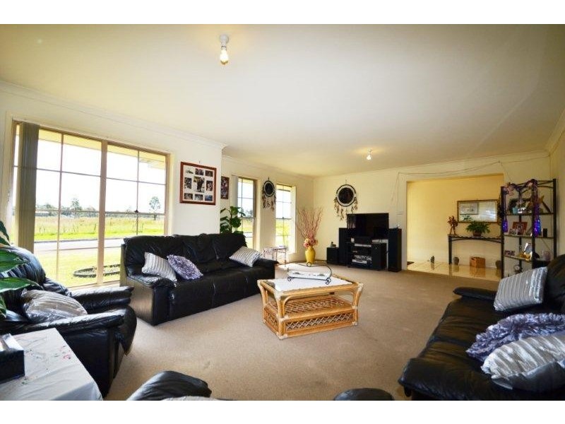 4 Wattlebird Road, South Nowra NSW 2541