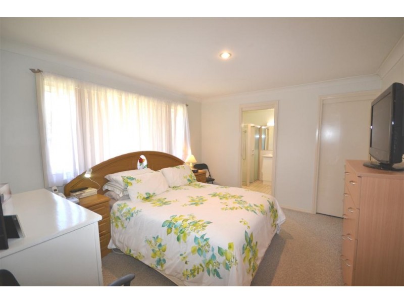 110 West Birriley Street, Bomaderry NSW 2541