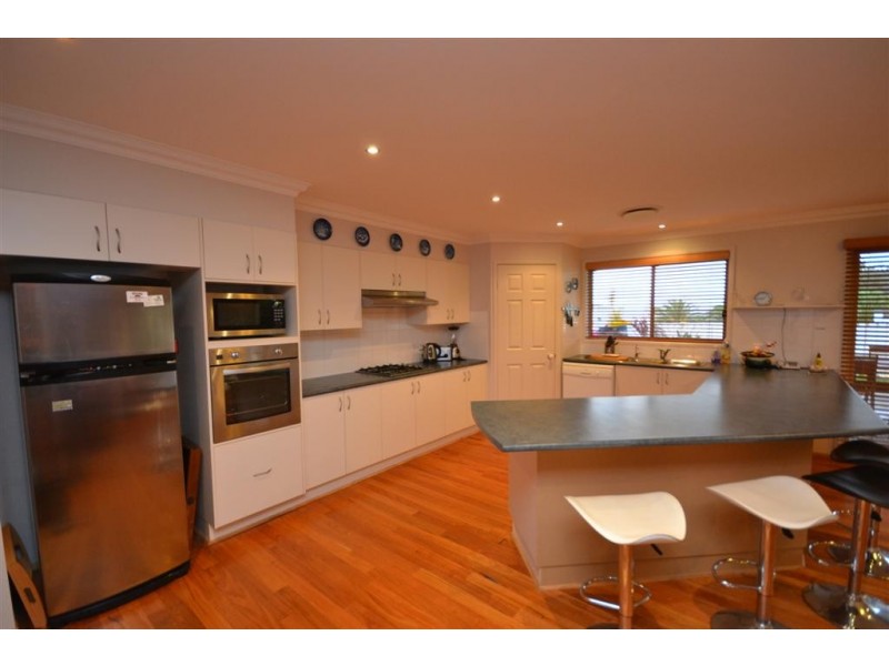 1 Warrigal Street, Nowra NSW 2541