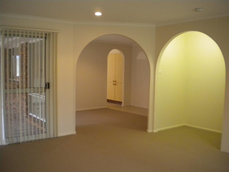 25 Yeovil Drive, Bomaderry NSW 2541