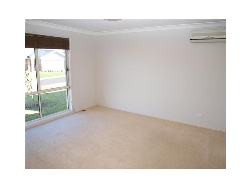 11 Whitewood Street, Worrigee NSW 2540