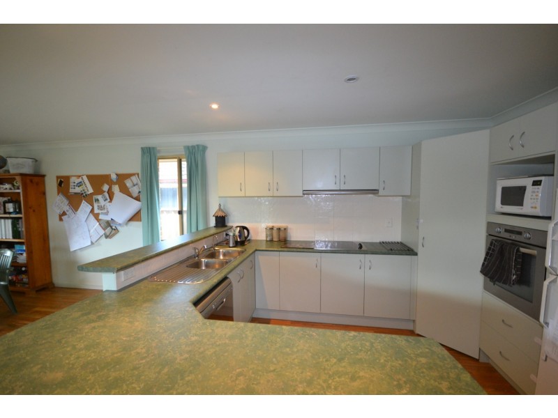 4 The Garden Walk, Worrigee NSW 2540