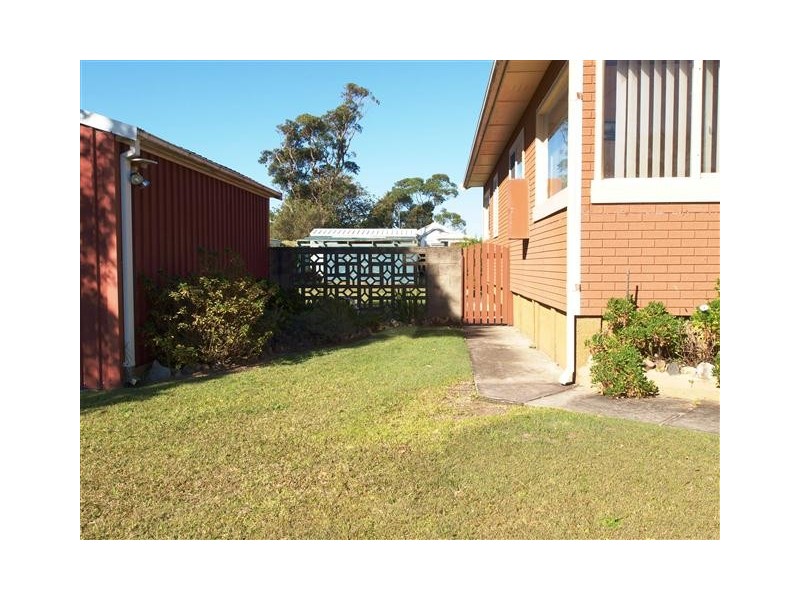 11 McIntosh Street, Shoalhaven Heads NSW 2535