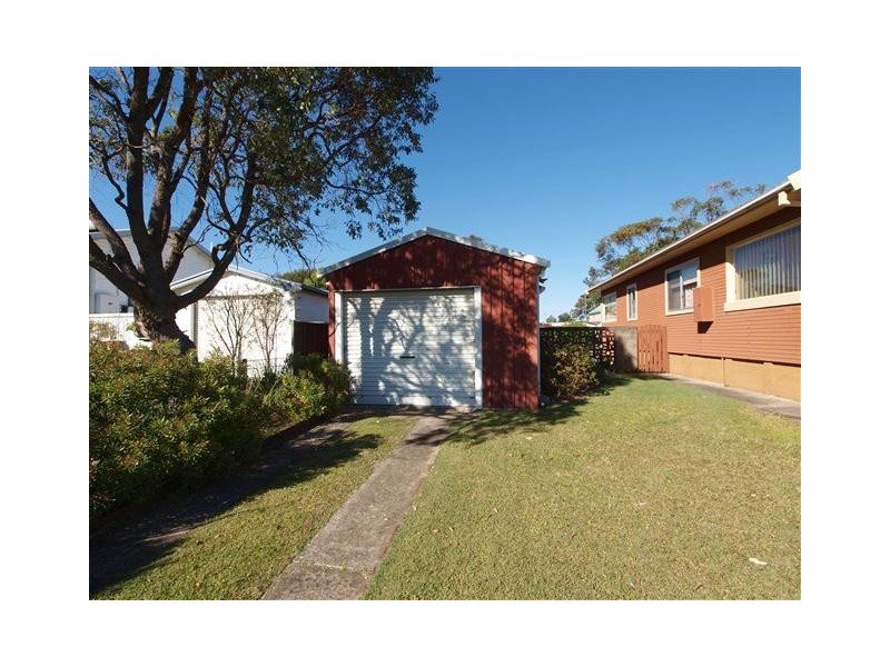 11 McIntosh Street, Shoalhaven Heads NSW 2535
