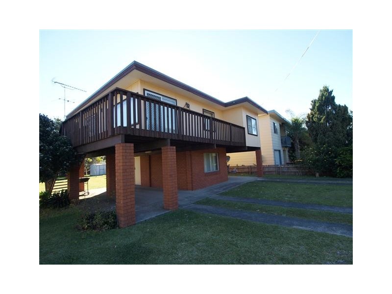 33 Woolstencraft Street, Shoalhaven Heads NSW 2535