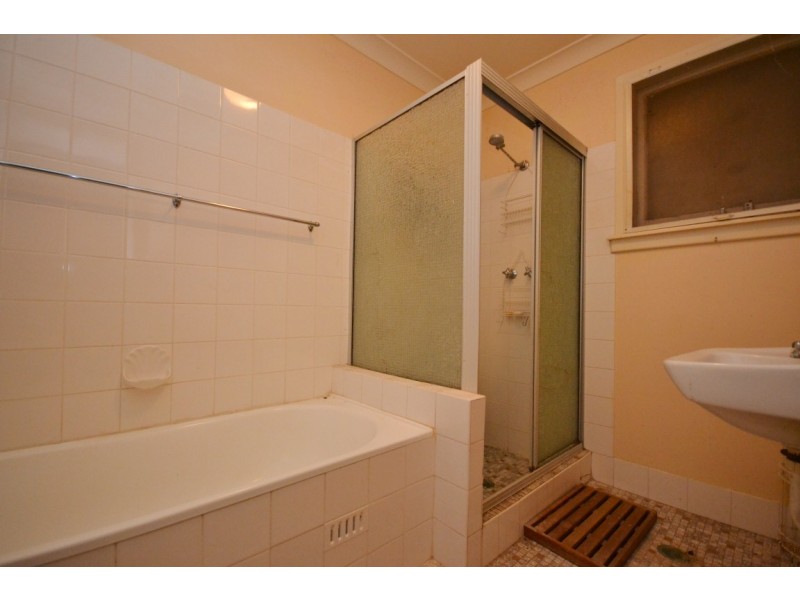 11 Alfred Street, Bomaderry NSW 2541