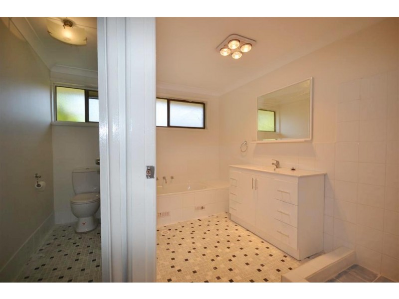 14 Jasmine Drive, Bomaderry NSW 2541