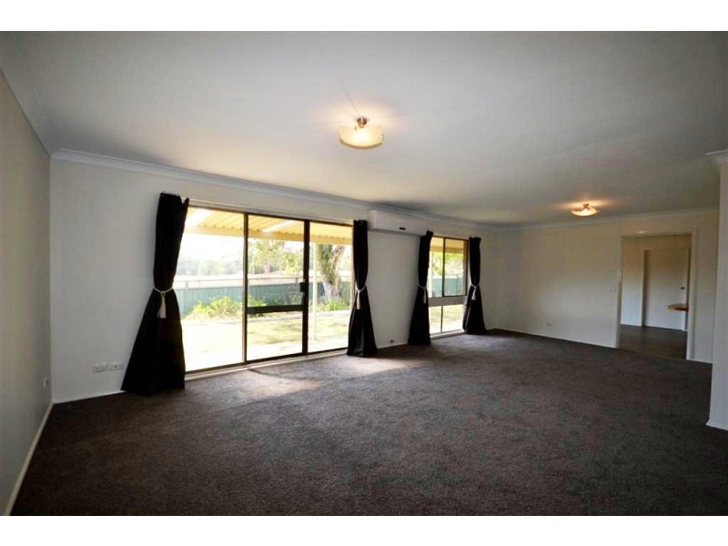 14 Jasmine Drive, Bomaderry NSW 2541