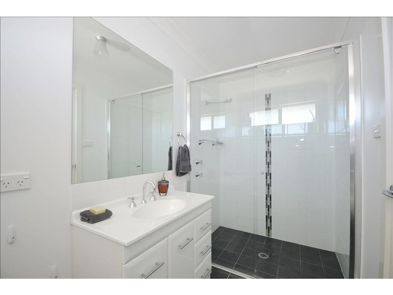 1 Jade Place, Meroo Meadow NSW 2540