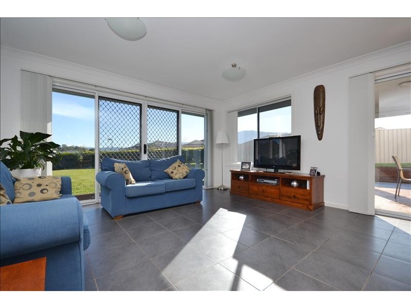 1 Jade Place, Meroo Meadow NSW 2540