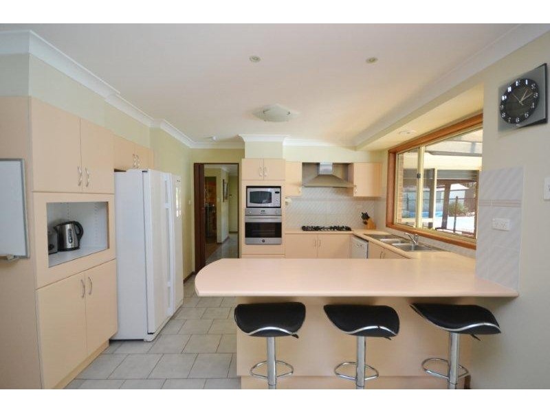 3 Crosby Place, Bomaderry NSW 2541