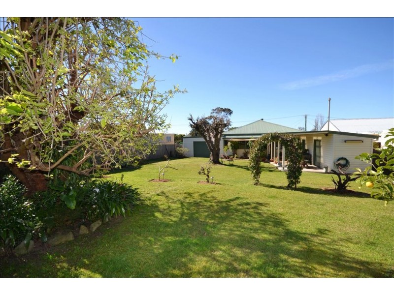 1 Elizabeth Avenue, Nowra NSW 2541