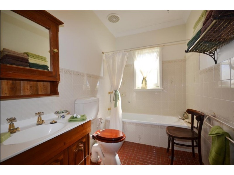 1 Elizabeth Avenue, Nowra NSW 2541