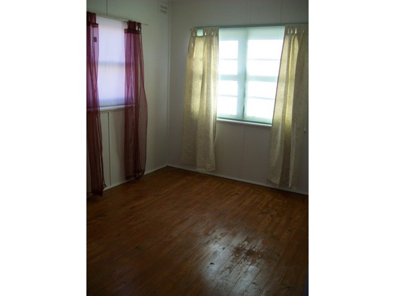 2/2 Lynburn Avenue, Bomaderry NSW 2541