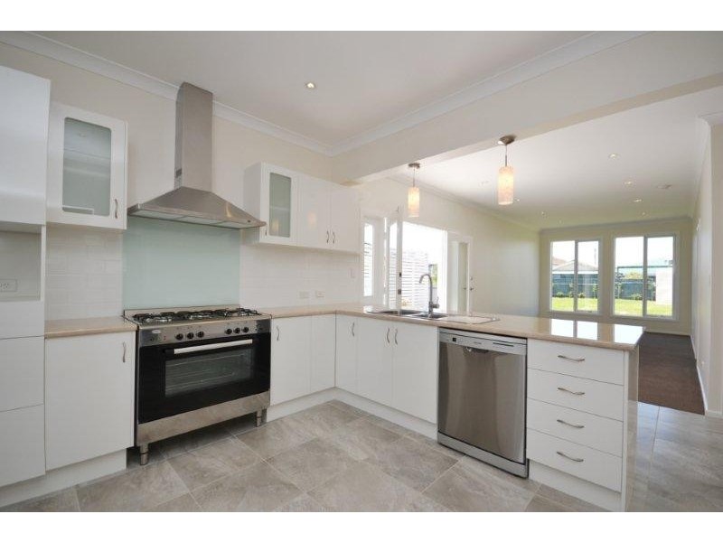 28 Colyer Avenue, Nowra NSW 2541