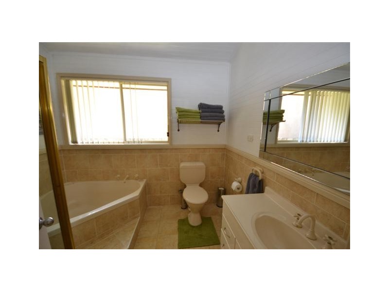 5 Andrew Crescent, Worrigee NSW 2540