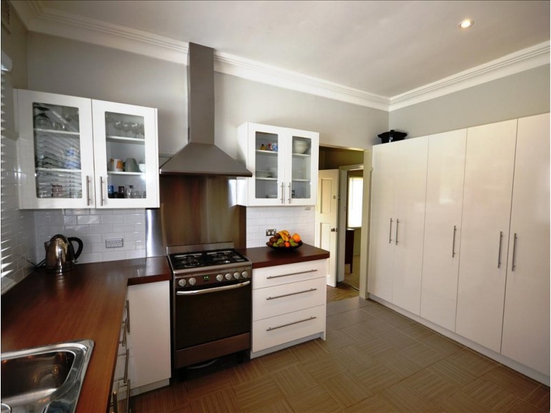 32 Cambewarra Road, Bomaderry NSW 2541