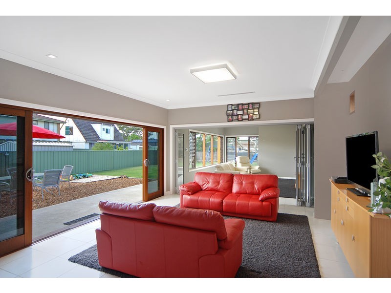 24 Amundsen Avenue, Shoalhaven Heads NSW 2535