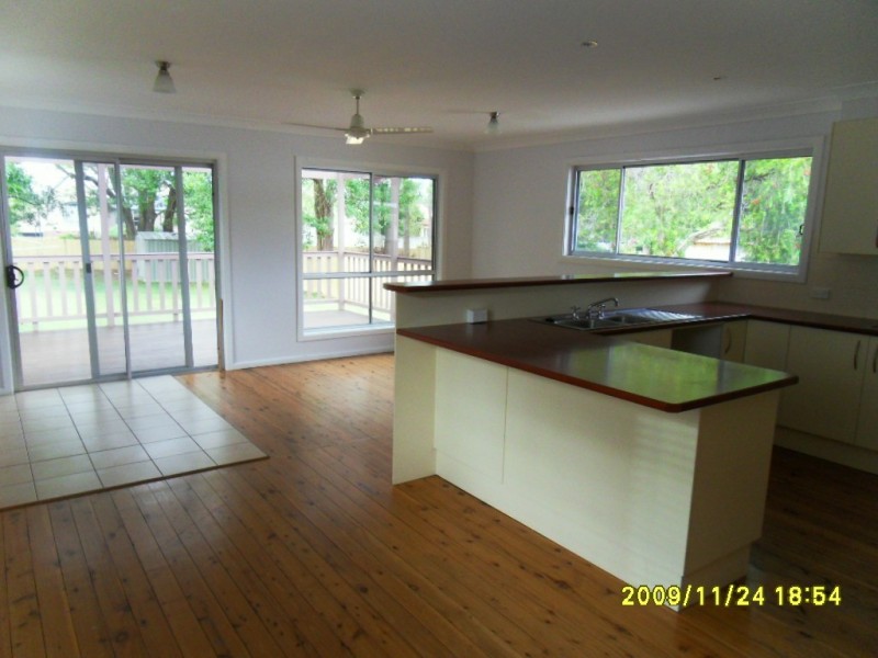 4 RAVENSCLIFFE ROAD, Shoalhaven Heads NSW 2535