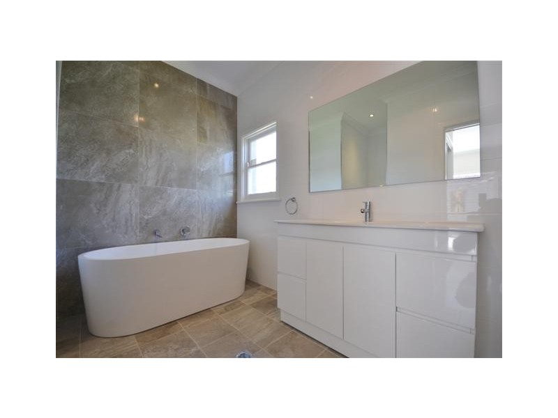 28 COLYER AVENUE, Nowra NSW 2541