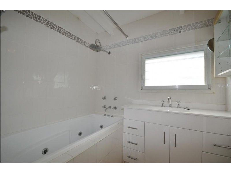 123 Greens Road, Greenwell Point NSW 2540