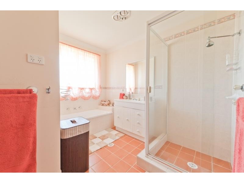 10 St James Cr, Worrigee NSW 2540