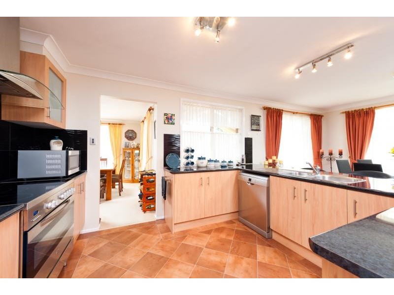 10 St James Cr, Worrigee NSW 2540