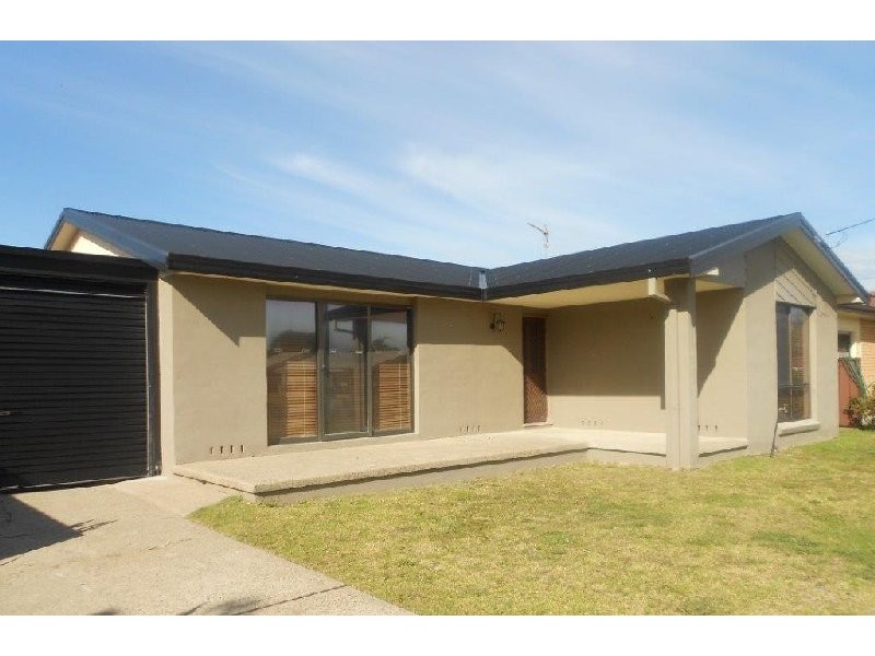 8 Oval Drive, Shoalhaven Heads NSW 2535