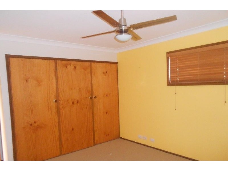 8 Oval Drive, Shoalhaven Heads NSW 2535