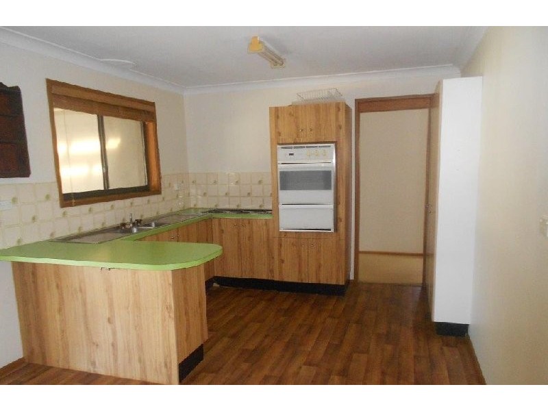 8 Oval Drive, Shoalhaven Heads NSW 2535