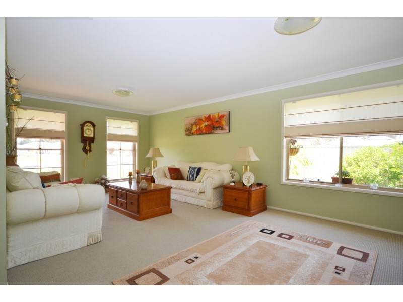 1 Lacebark Grove, Worrigee NSW 2540