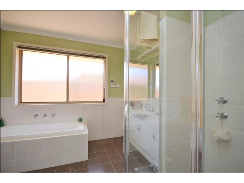 1 Lacebark Grove, Worrigee NSW 2540