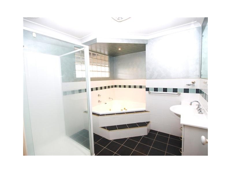 31 Woolstencraft Street, Shoalhaven Heads NSW 2535