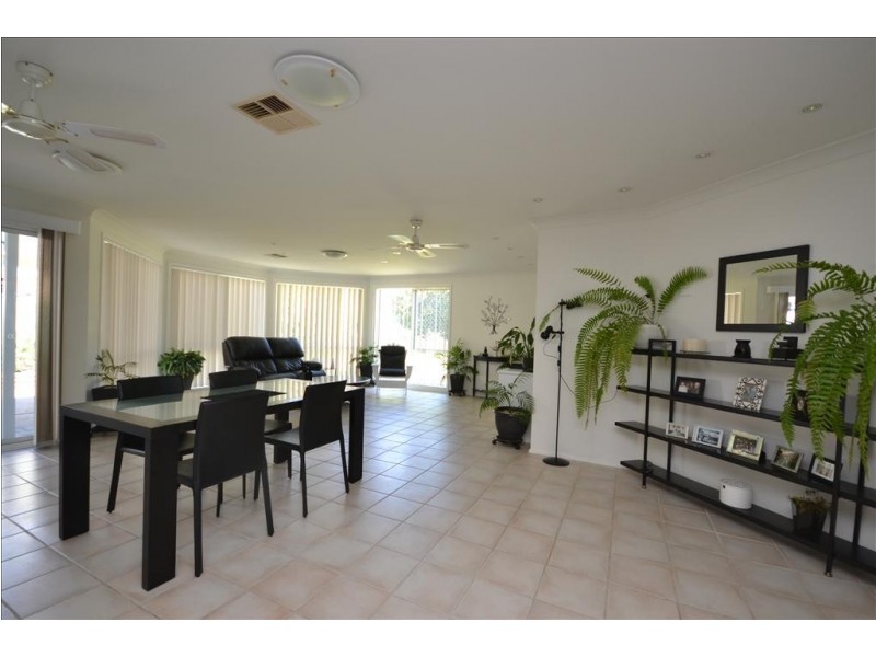 9 Gardenia Crescent, Bomaderry NSW 2541