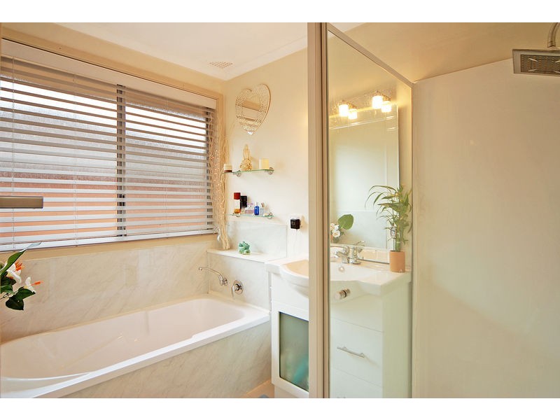 10 Clarke Avenue, North Nowra NSW 2541
