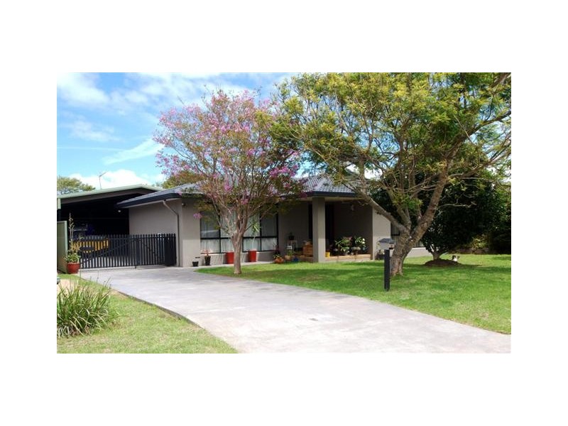 8 Davison Drive, Shoalhaven Heads NSW 2535