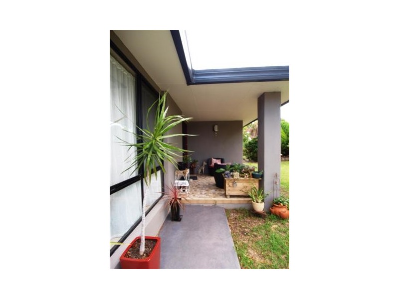 8 Davison Drive, Shoalhaven Heads NSW 2535