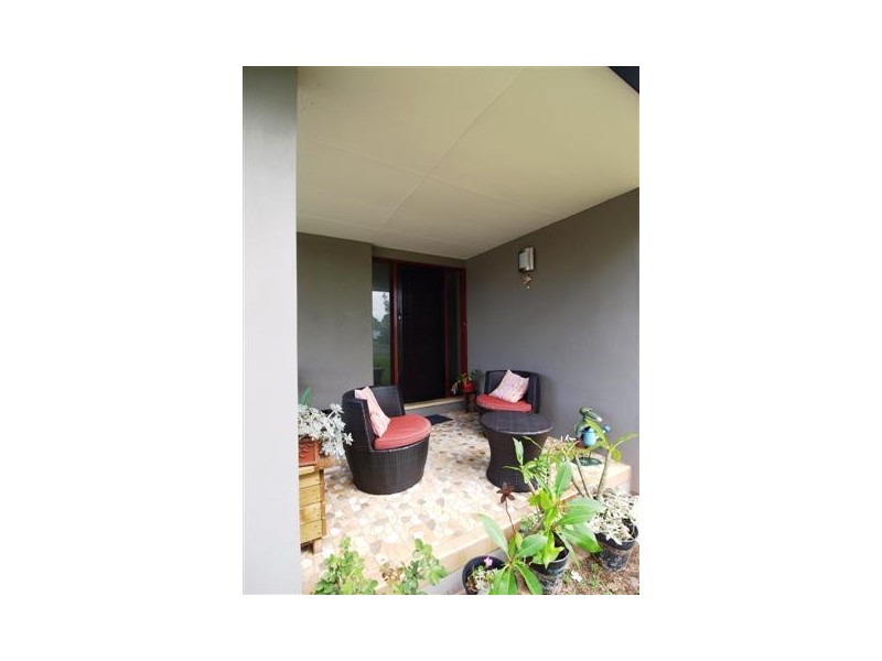 8 Davison Drive, Shoalhaven Heads NSW 2535