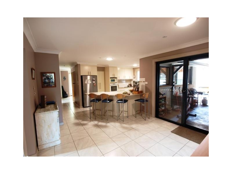 8 Davison Drive, Shoalhaven Heads NSW 2535