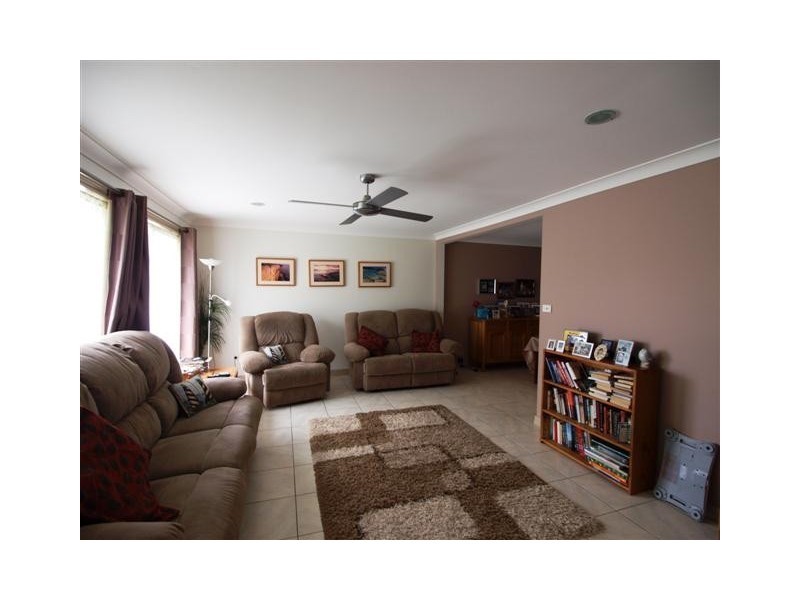 8 Davison Drive, Shoalhaven Heads NSW 2535