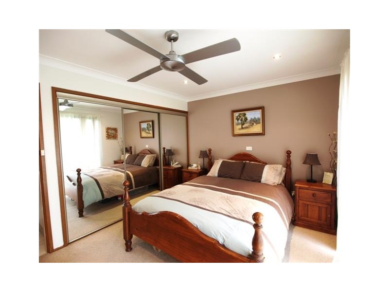 8 Davison Drive, Shoalhaven Heads NSW 2535