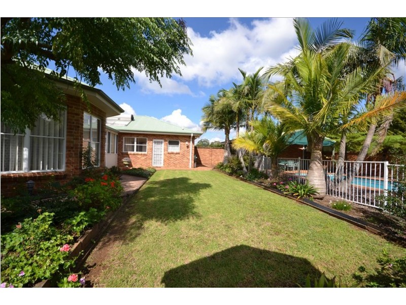 2 Peachy Close, Bomaderry NSW 2541