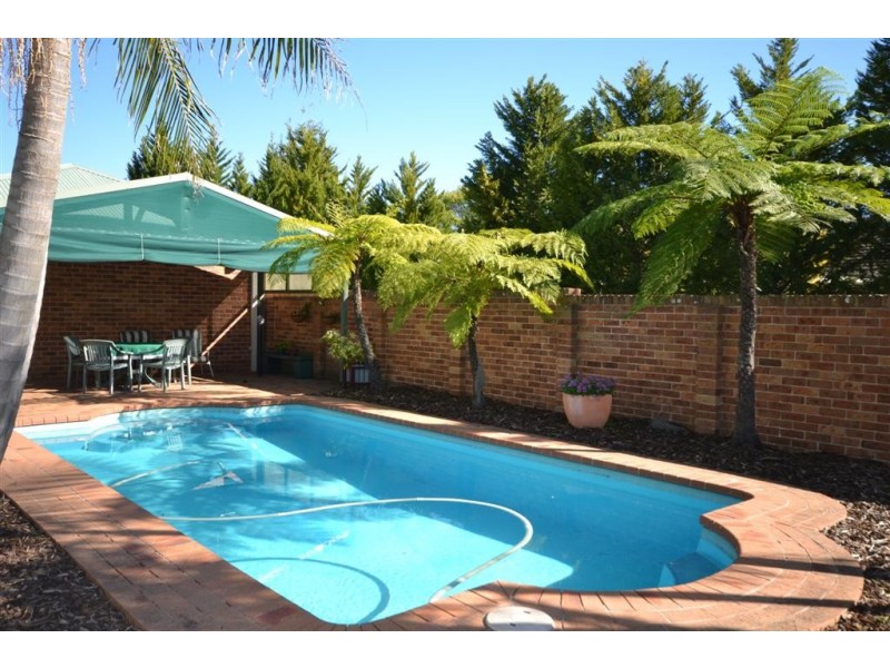 2 Peachy Close, Bomaderry NSW 2541