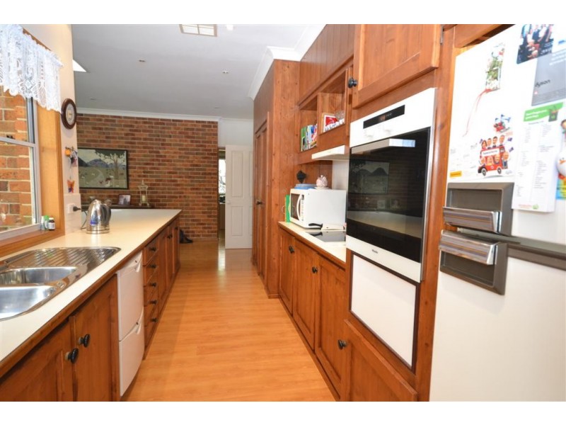 2 Peachy Close, Bomaderry NSW 2541