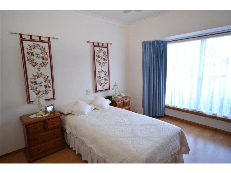 2 Peachy Close, Bomaderry NSW 2541